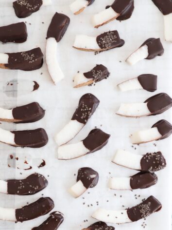 Half covered coconut strips with dark chocolate (with optional superfood addition)