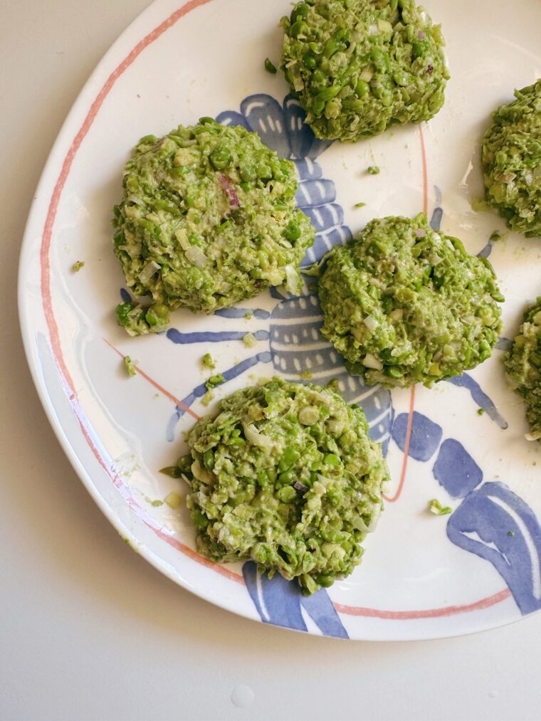 Easy leek and pea fritters recipe